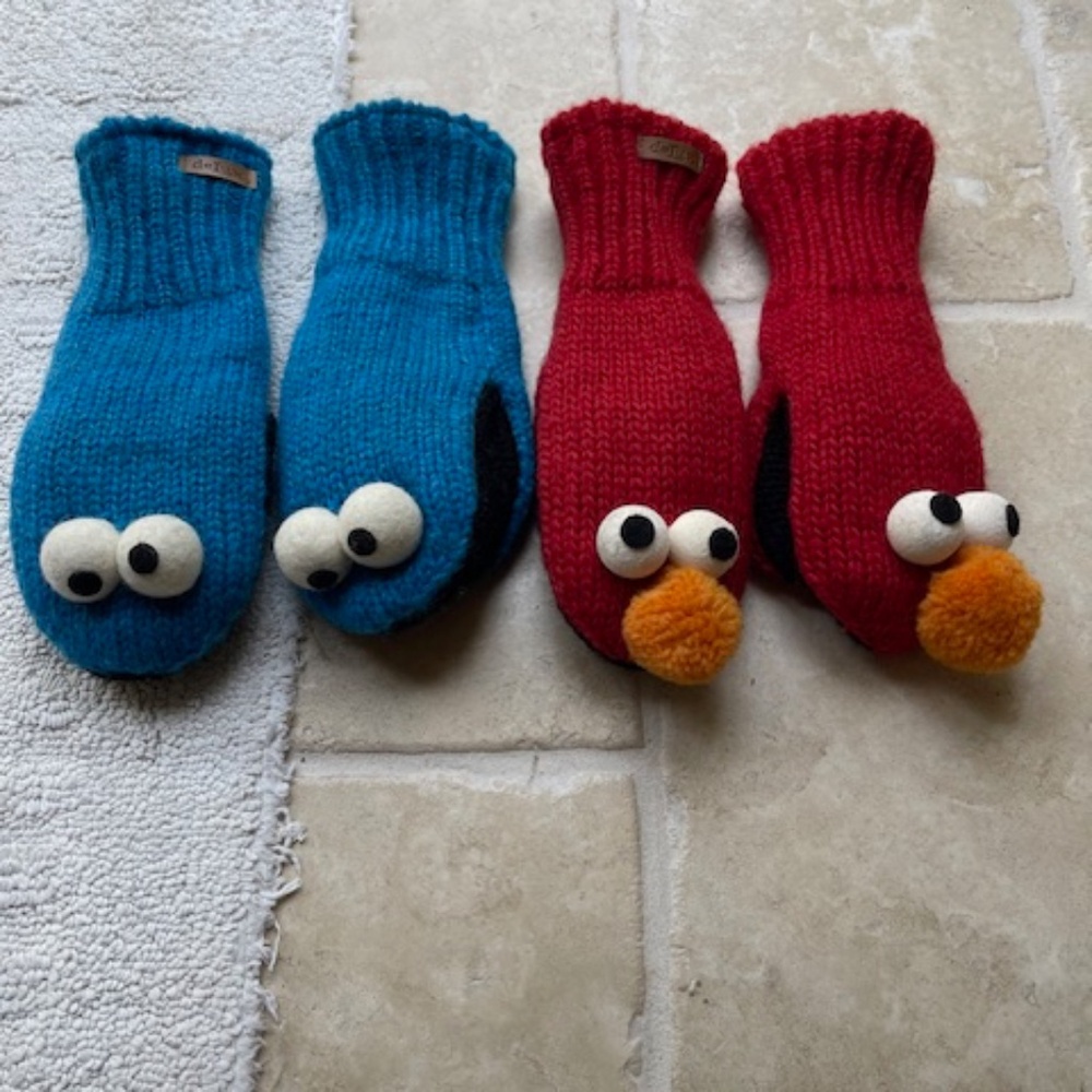 DeLux Muppets Cooke Monster & Elmo Mittens Set--GREAT CONDITION!!